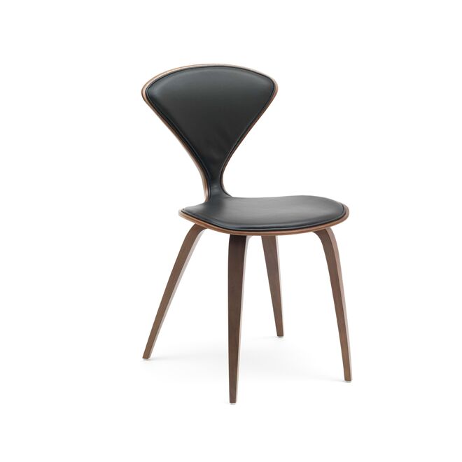 Cadeira, The Cherner Chair, no Quarto Sala (preço sob consulta).