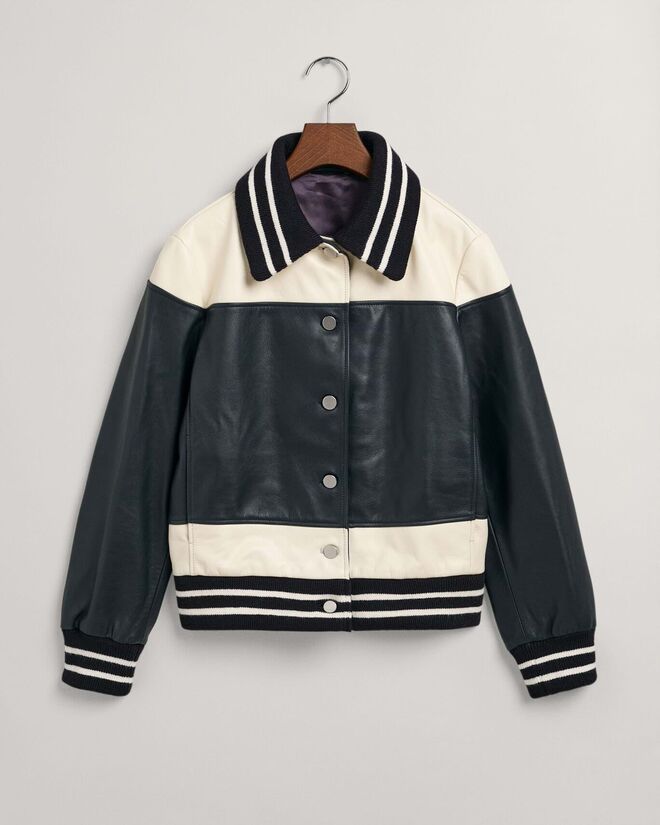 Blusão em pele, €900, Gant.