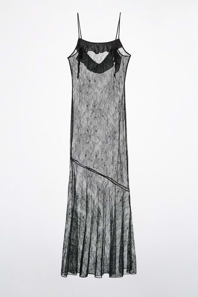 Vestido em renda, €39,95, Zara.