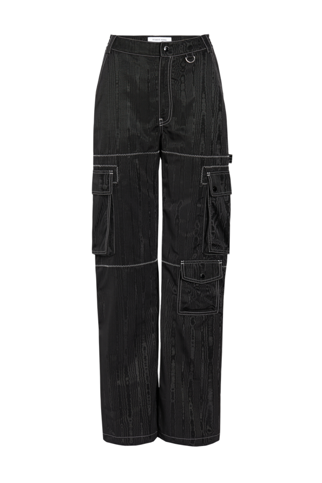 Calças em moiré de seda, €800, Marine Serre.