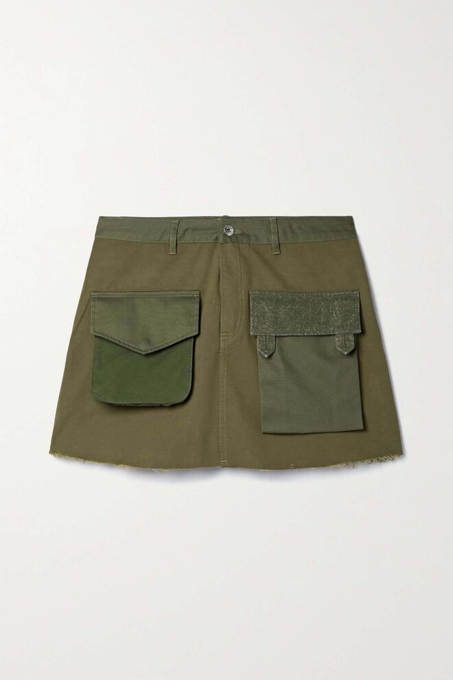 Mini saia em sarja, €485, Marques’Almeida em Netaporter.com.