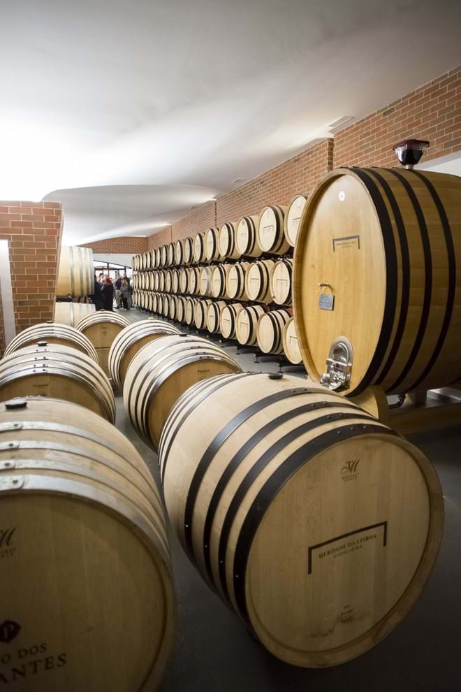A prova vinícola é realizada na Herdade da Lisboa.