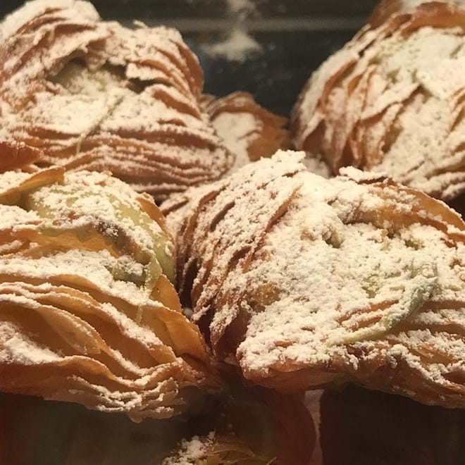 Sfogliatelle (delicado folhado com ricotta).