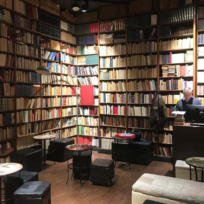 A livraria Berisio.