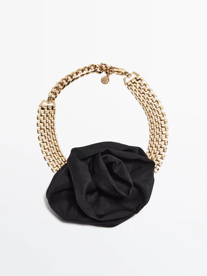 Colar, €69.95, Massimo Dutti Studio.