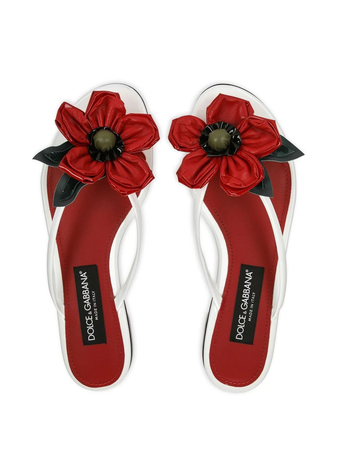 Sandálias, €895, Dolce & Gabbana.