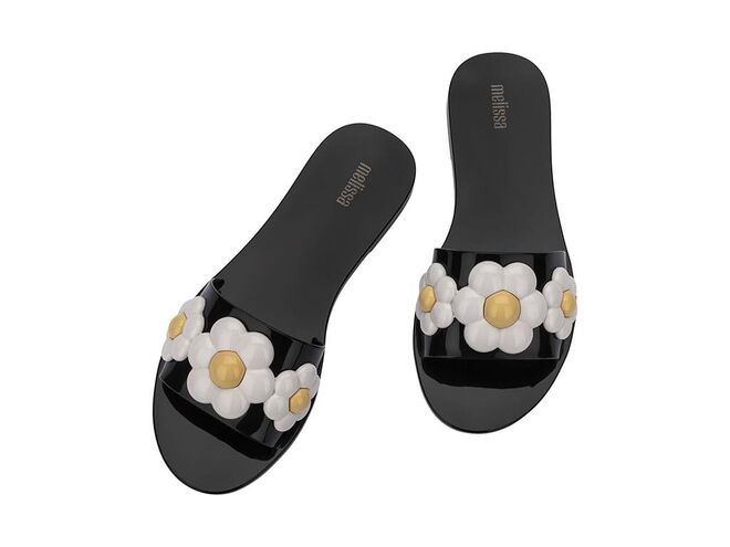 Sandálias, €55, Melissa.