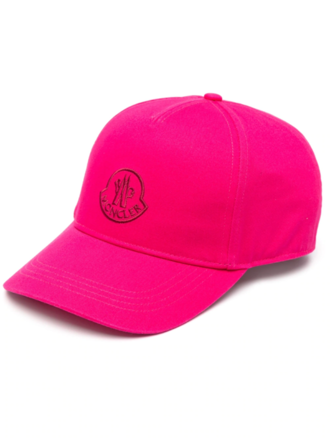 Boné, €195, Moncler.