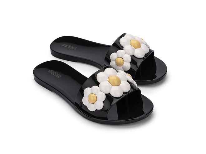 Sandálias em pvc, €55, Melissa.