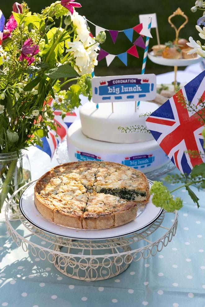 A 'Quiche da Coroação' feita a pensar nos gostos de Charles, como queijos e ovos.