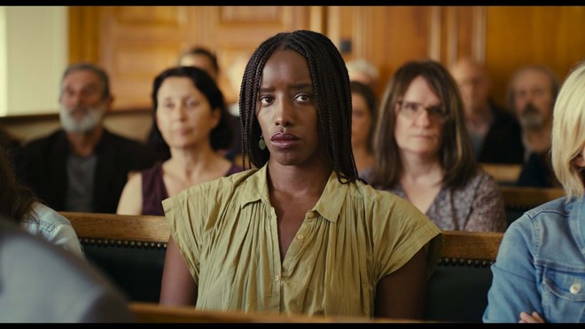 À história verídica, Diop decidiu juntar uma personagem fictícia - Rama, uma professora universitária que pensa escrever um romance inspirado no que ouve e vê naquela sala de julgamento.