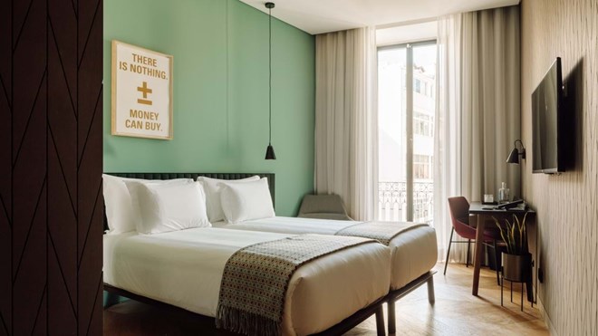 Quarto com duas camas no Hotel Hotel.