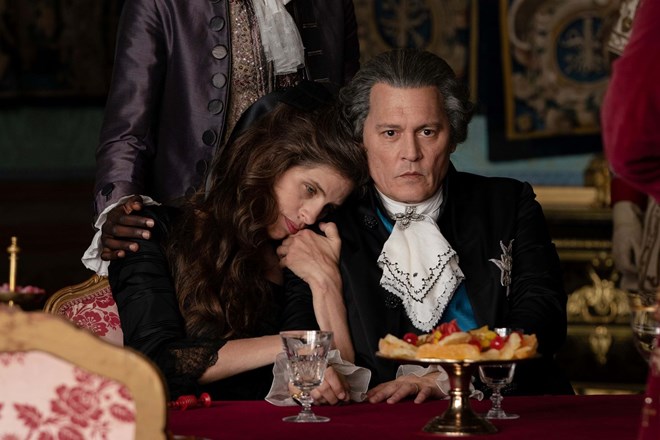 Johnny Depp no filme Jeanne du Barry, ao lado de Maïwenn