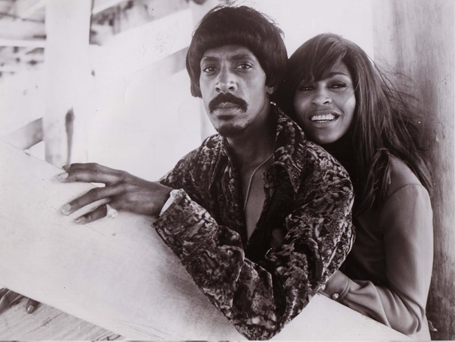 Tina com o primeiro marido, Ike Turner, com quem cantou numa banda, no início de carreira.