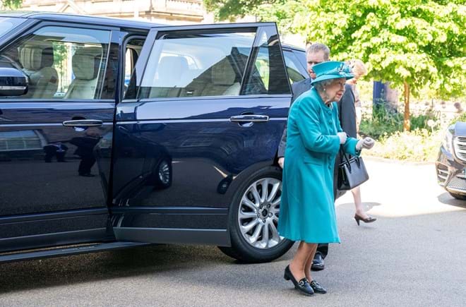 Rainha Isabel II numa viagem à Escócia em 2021.