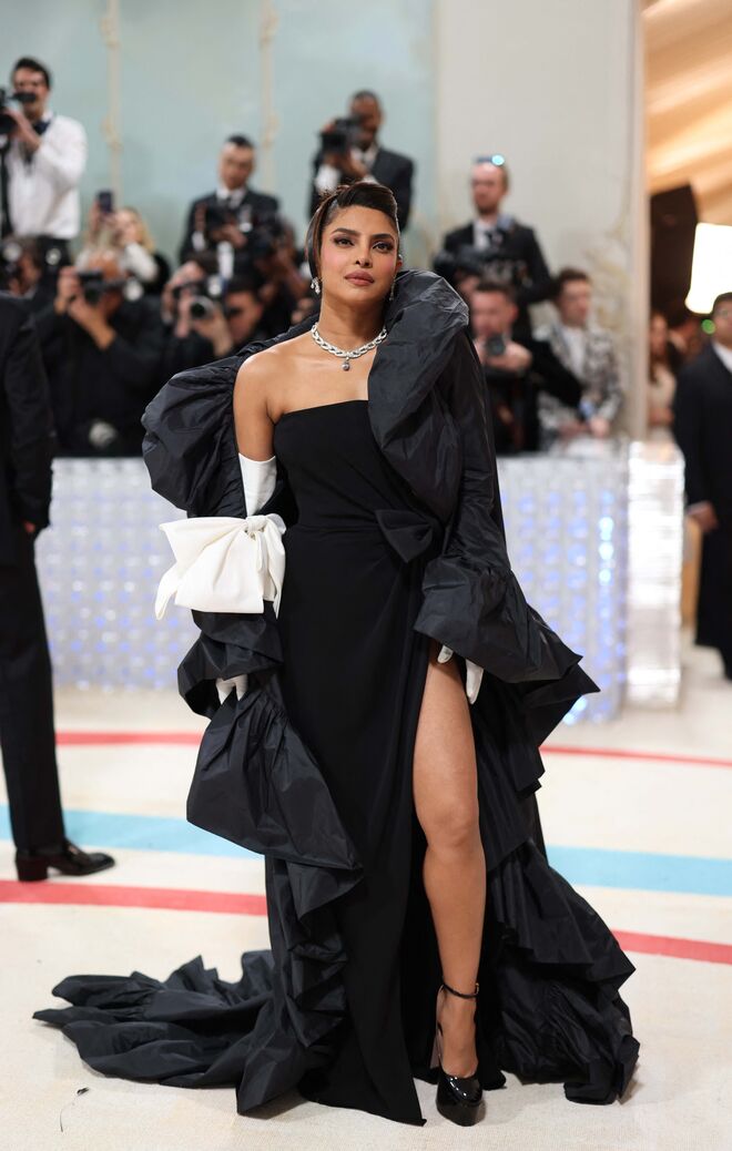 Priyanka Chopra Jonas em Valentino