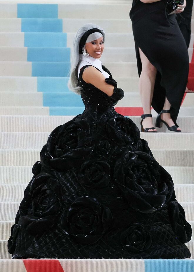 Cardi B em Cheng Peng Studio