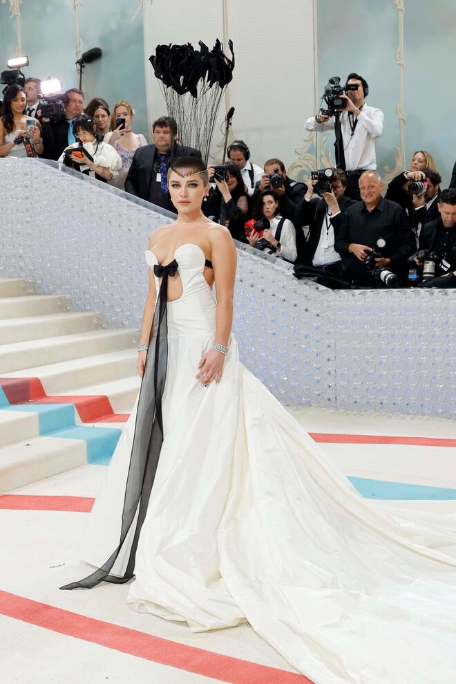 Florence Pugh em Valentino