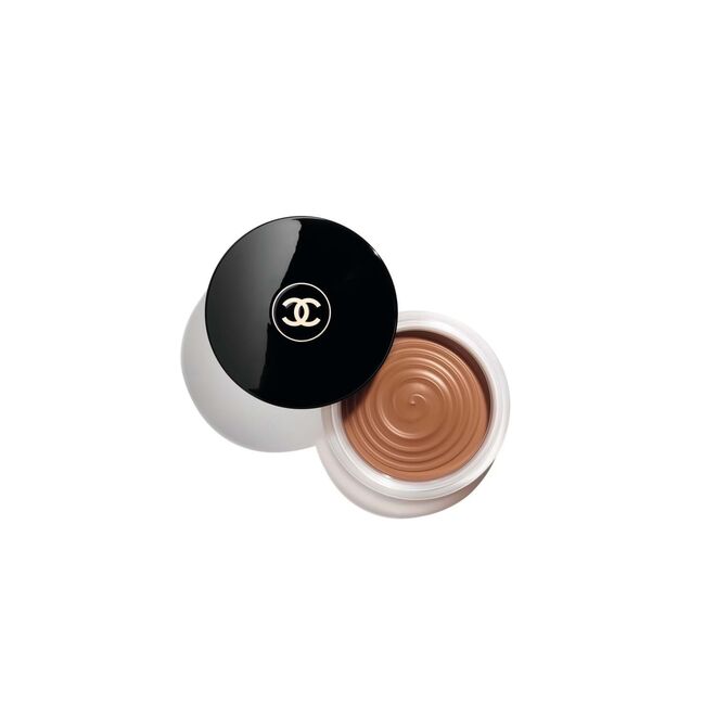 Creme gel Belle Mine Ensoleillée, €47, Chanel.