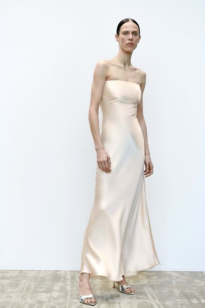 Vestido, €129, Zara.