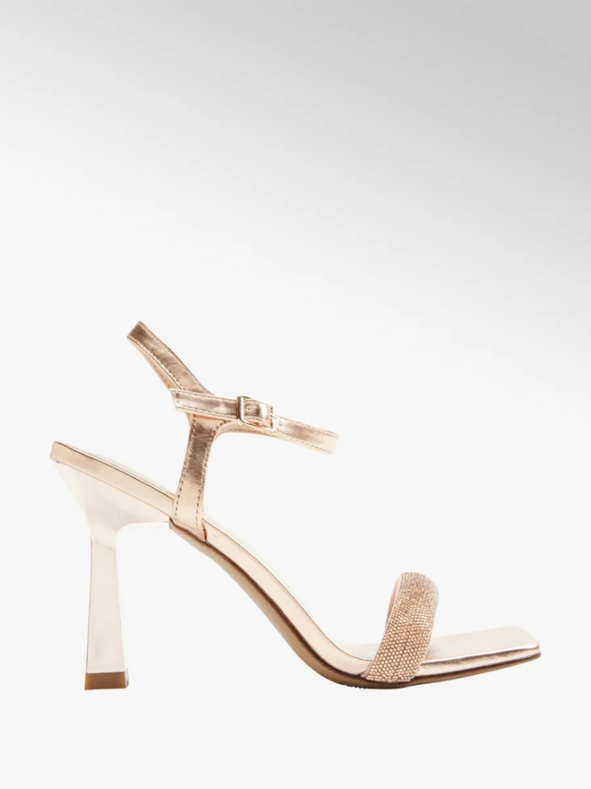 Sandálias, €29.99, Deichmann.