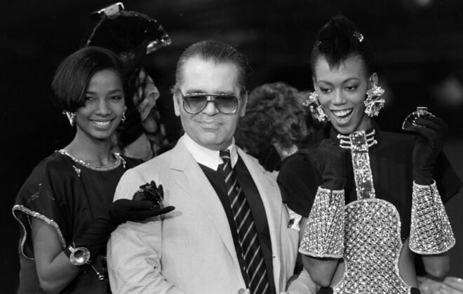 Desfile da coleção Chloé de 1983.