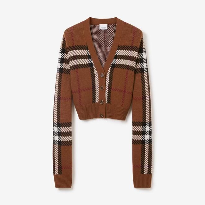 Cardigan em lã, €970, Burberry.