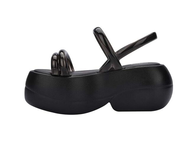 Sandálias em PVC, €95, Melissa.