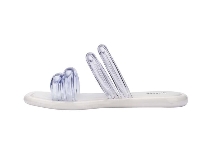 Sandálias em PVC, €55, Melissa.