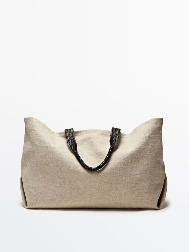 Carteira em algodão e pele, €99.95, Massimo Dutti.