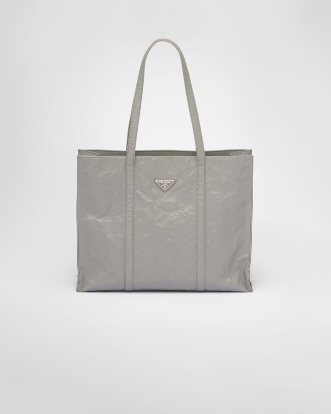 Tote em pele, €2800, Prada.