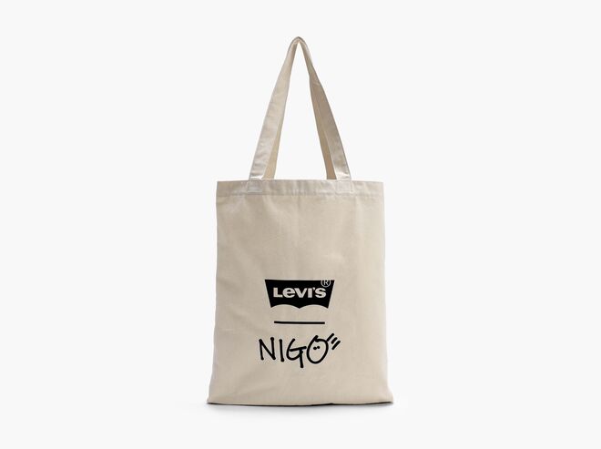 Tote bag em pano cru, preço sob consulta, Levi’s X Nigo.