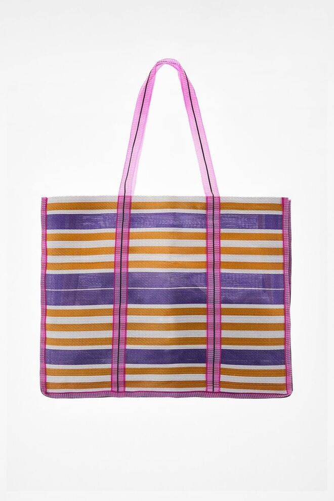 Carteira em nylon, €12.95, Zara.