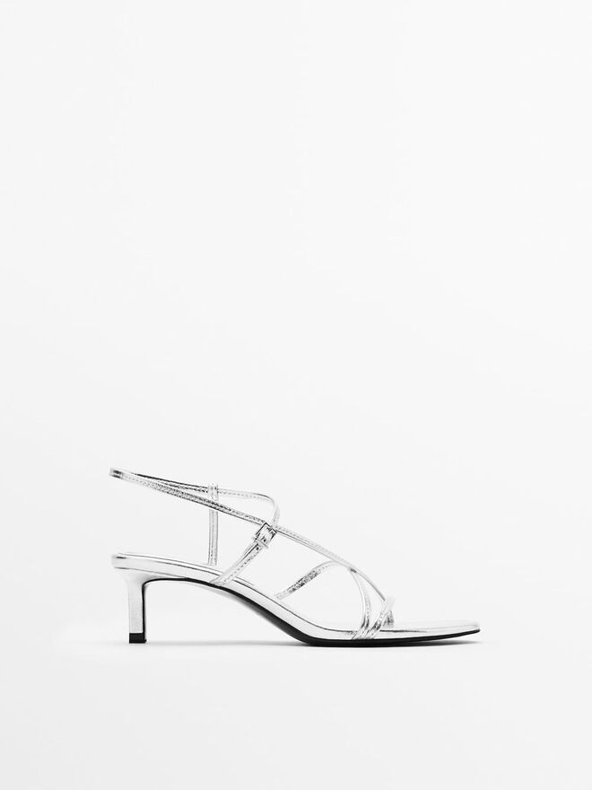 Sandálias em pele, €89.95, Massimo Dutti. 