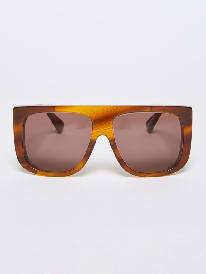 Óculos de sol, €160, Max Mara.