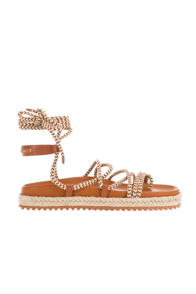 Sandálias, €710, Elisabetta Franchi.