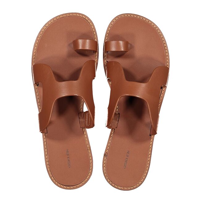 Sandálias, Osklen (preço sob consulta).