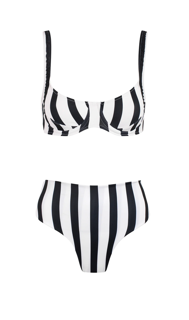 Biquíni, soutien Chloe, €69, e cuecas Saint, €59, Concious.