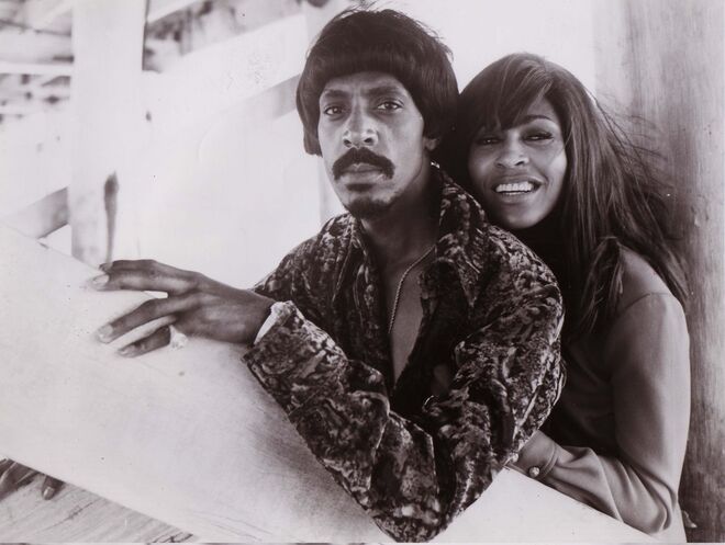 Tina com o primeiro marido, Ike Turner, com quem cantou numa banda, no início de carreira.