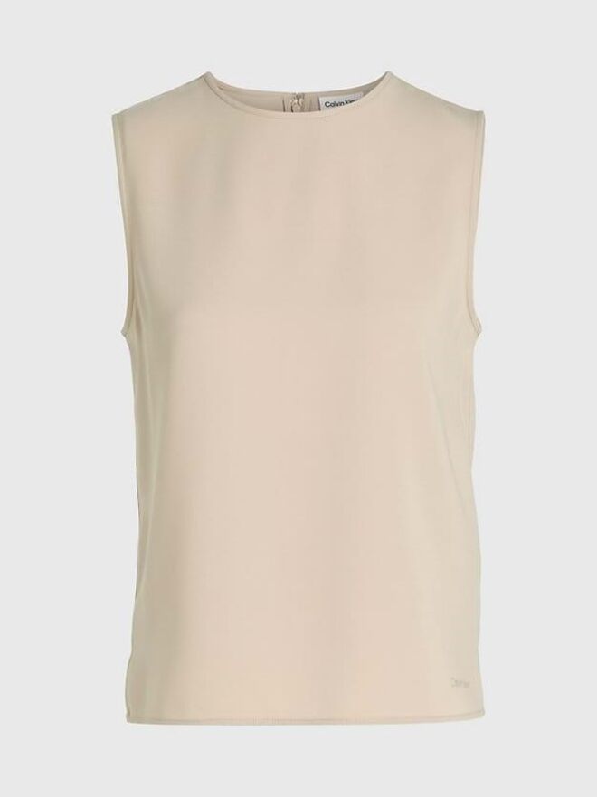 Top em malha de seda, €109,90, Calvin Klein.