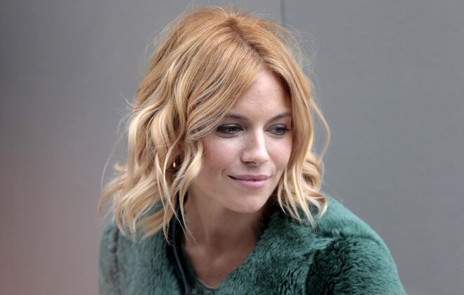 A atriz britânica Sienna Miller é uma das personalidades que recorre à experiencia da especialista.