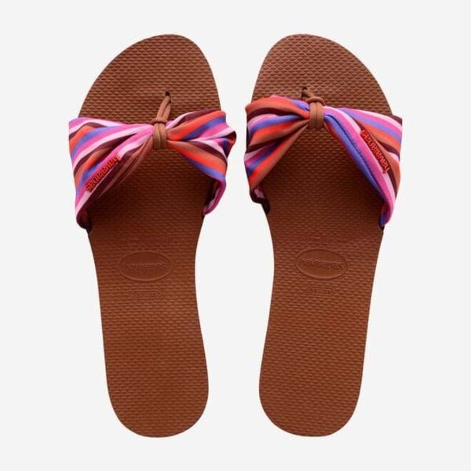 Sandálias Havaianas You Saint Tropez, €34, Havaianas.