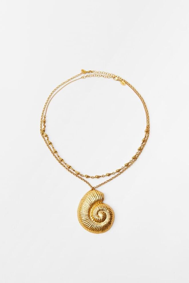 Colar, €19,95, Zara.