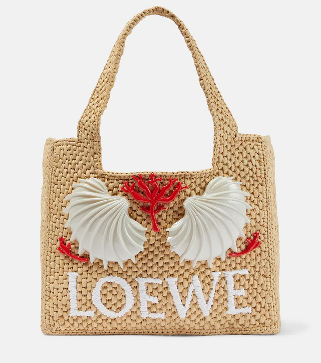Carteira Font, €950, Loewe.