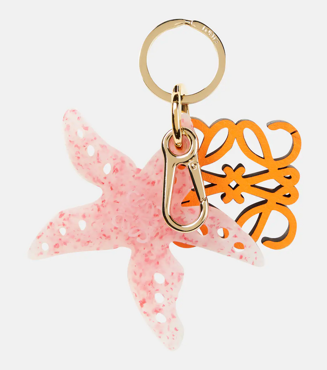 Porta- chaves  Paula's Ibiza, €350, Loewe.