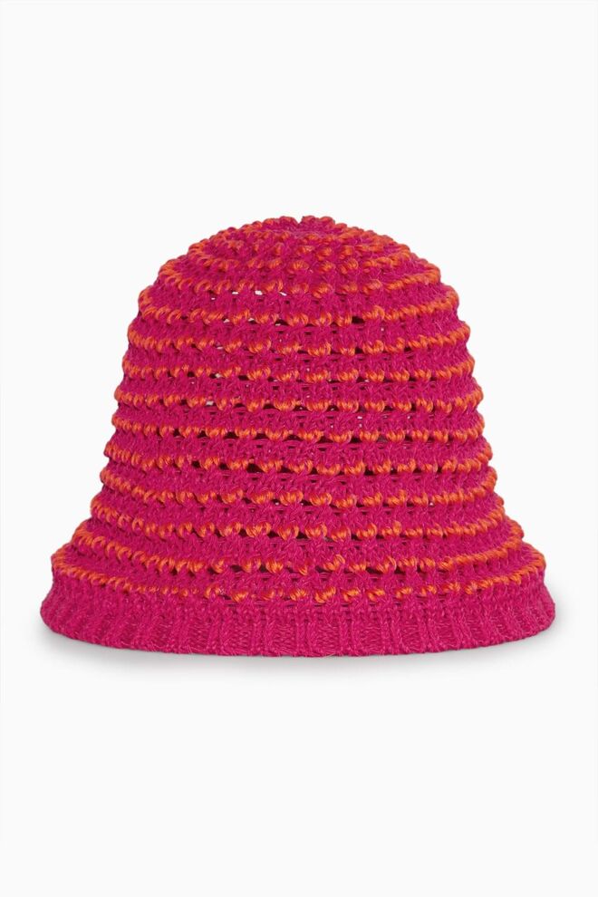 Chapéu em crochê de algodão, €45, Cos. 