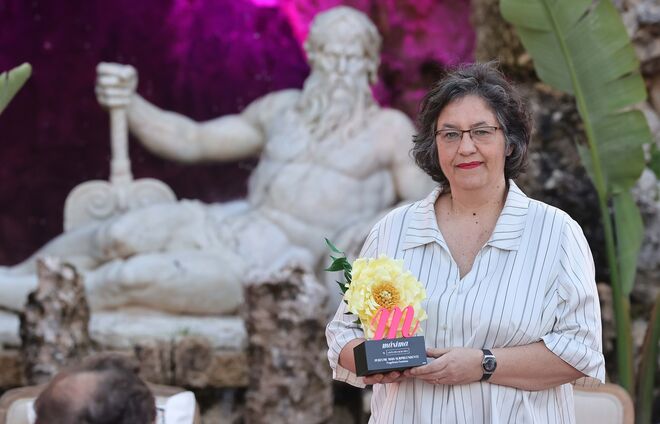 Sandra Vaz, Gestora de Marca da Montblanc recebe o Prémio Perfume Mais Surpreendente do Ano Fragrância Feminina: Montblanc Signature.