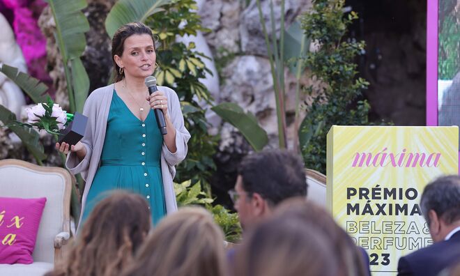 Joana Melo, diretora de marca da Shiseido, recebe o Prémio Inovação em Beleza – técnicas e serviços inovadores: Bio-Performance Skin Filler Sérum, Shiseido.
