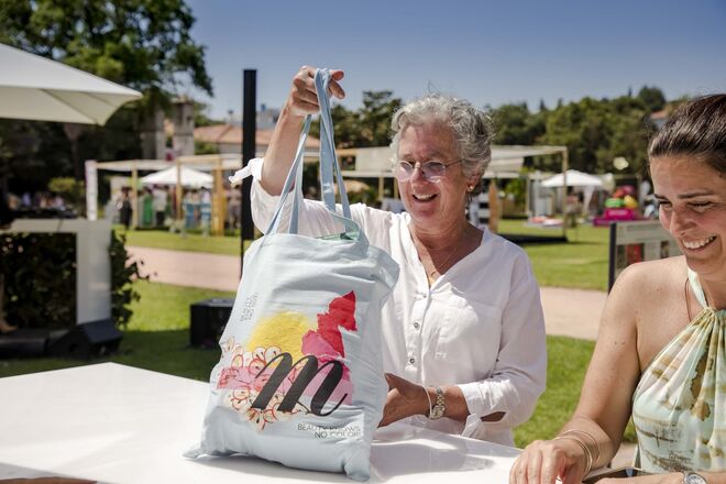 Oferta de um beauty bag.