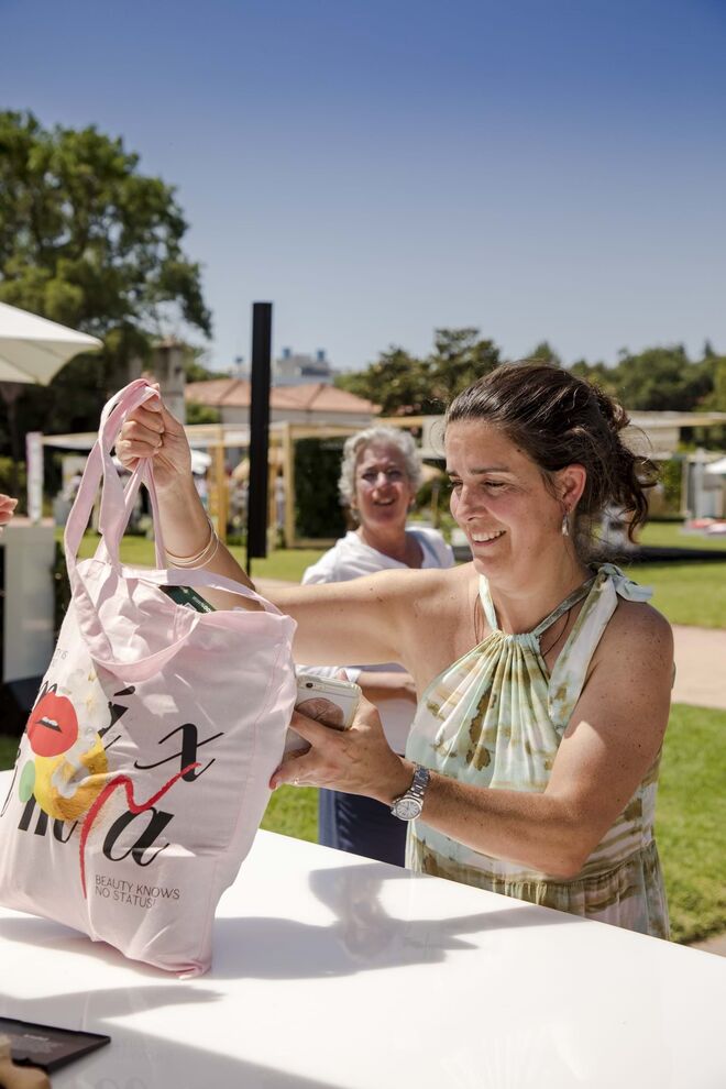 Oferta de um beauty bag.